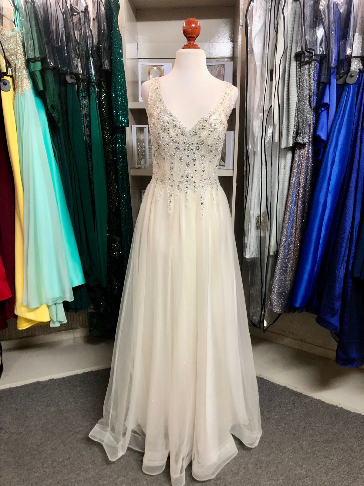 G01221 : Vestido Corte Princesa Blanco : Alquiler/Venta : :: Estacionamiento exclusivo para nuestros clientes. Aceptamos todas las tarjetas de credito y debito. Envoamos a domicilio en: Aguascalientes, Baja California, Baja G01221 : Vestido Corte Princesa Blanco : Alquiler/Venta : :: Estacionamiento exclusivo para nuestros clientes. Aceptamos todas las tarjetas de credito y debito. Envoamos a domicilio en: Aguascalientes, Baja California, Baja