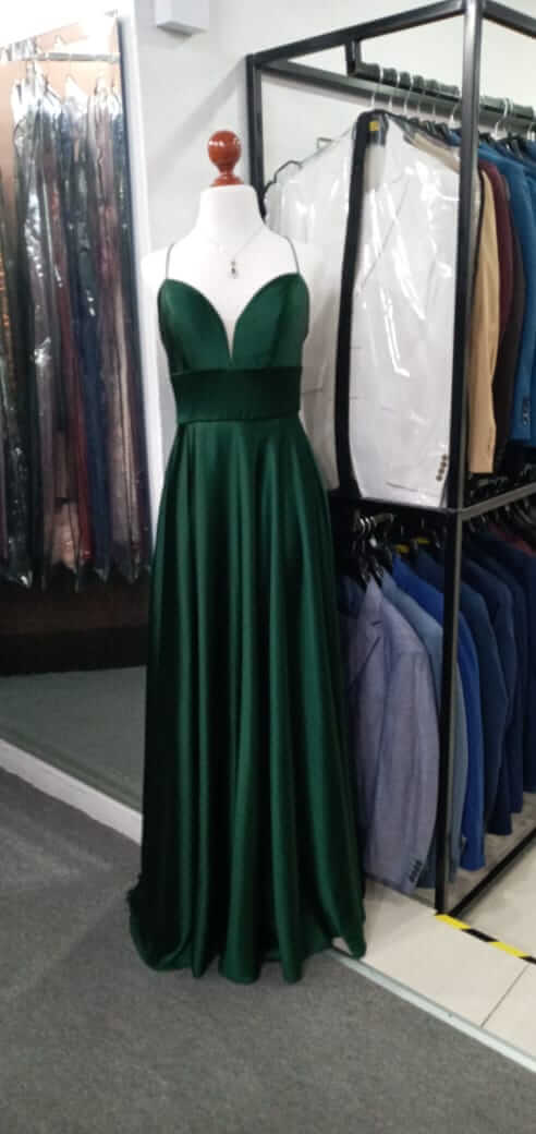 Vestido verde tela satinada abertura en pierna YoRentoShop.com Envío a domicilio en: Aguascalientes, Baja California, Baja California Sur, Campeche, Chiapas, Chihuahua, Coahuila, Colima, Distrito Federal, Durango, Estado de México, Guanajuato, Guerrero, Hidalgo, Jalisco, Michoacán, Morelos, Nayarit, Nuevo León, Oaxaca, Puebla, Querétaro, Quintana Roo, San Luis Potosí, Sinaloa, Sonora, Tabasco, Tamaulipas, Tlaxcala, Veracruz, Yucatán. 341 413 3313