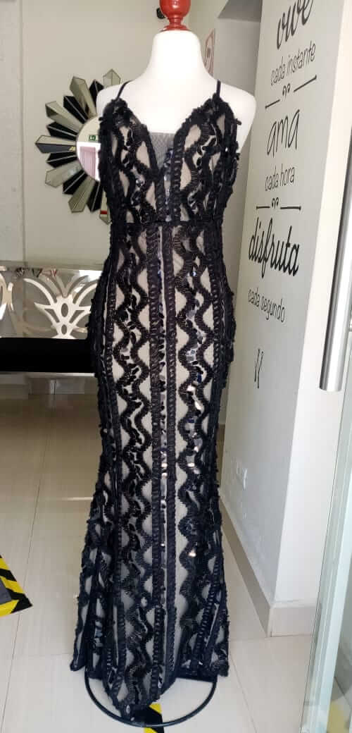 Vestido negro sirena con lentejuela grande ovalada YoRentoShop.com Envío a domicilio en: Aguascalientes, Baja California, Baja California Sur, Campeche, Chiapas, Chihuahua, Coahuila, Colima, Distrito Federal, Durango, Estado de México, Guanajuato, Guerrero, Hidalgo, Jalisco, Michoacán, Morelos, Nayarit, Nuevo León, Oaxaca, Puebla, Querétaro, Quintana Roo, San Luis Potosí, Sinaloa, Sonora, Tabasco, Tamaulipas, Tlaxcala, Veracruz, Yucatán. 341 413 3313