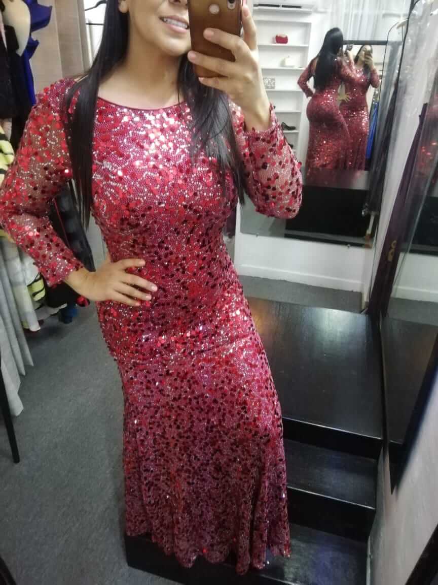 Vestido sirena rojo manga larga lentejuela en todo el vestido YoRentoShop.com Envío a domicilio en: Aguascalientes, Baja California, Baja California Sur, Campeche, Chiapas, Chihuahua, Coahuila, Colima, Distrito Federal, Durango, Estado de México, Guanajuato, Guerrero, Hidalgo, Jalisco, Michoacán, Morelos, Nayarit, Nuevo León, Oaxaca, Puebla, Querétaro, Quintana Roo, San Luis Potosí, Sinaloa, Sonora, Tabasco, Tamaulipas, Tlaxcala, Veracruz, Yucatán. 341 413 3313