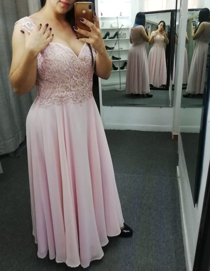 Vestido rosa shiffon circular encaje bordado arriba YoRentoShop.com Envío a domicilio en: Aguascalientes, Baja California, Baja California Sur, Campeche, Chiapas, Chihuahua, Coahuila, Colima, Distrito Federal, Durango, Estado de México, Guanajuato, Guerrero, Hidalgo, Jalisco, Michoacán, Morelos, Nayarit, Nuevo León, Oaxaca, Puebla, Querétaro, Quintana Roo, San Luis Potosí, Sinaloa, Sonora, Tabasco, Tamaulipas, Tlaxcala, Veracruz, Yucatán. 341 413 3313