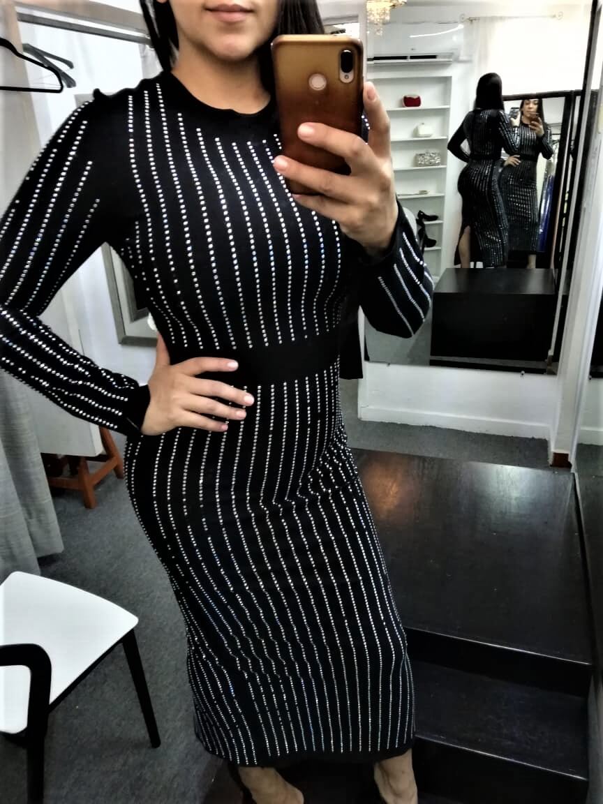 Vestido bandage negro tiras plata manga larga YoRentoShop.com Envío a domicilio en: Aguascalientes, Baja California, Baja California Sur, Campeche, Chiapas, Chihuahua, Coahuila, Colima, Distrito Federal, Durango, Estado de México, Guanajuato, Guerrero, Hidalgo, Jalisco, Michoacán, Morelos, Nayarit, Nuevo León, Oaxaca, Puebla, Querétaro, Quintana Roo, San Luis Potosí, Sinaloa, Sonora, Tabasco, Tamaulipas, Tlaxcala, Veracruz, Yucatán. 341 413 3313