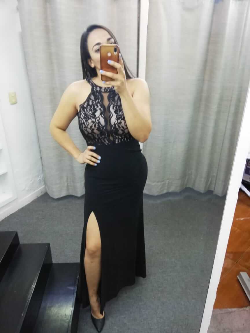 Vestido negro encaje blusa y lickra abajo. abertura en pierna YoRentoShop.com Envío a domicilio en: Aguascalientes, Baja California, Baja California Sur, Campeche, Chiapas, Chihuahua, Coahuila, Colima, Distrito Federal, Durango, Estado de México, Guanajuato, Guerrero, Hidalgo, Jalisco, Michoacán, Morelos, Nayarit, Nuevo León, Oaxaca, Puebla, Querétaro, Quintana Roo, San Luis Potosí, Sinaloa, Sonora, Tabasco, Tamaulipas, Tlaxcala, Veracruz, Yucatán. 341 413 3313