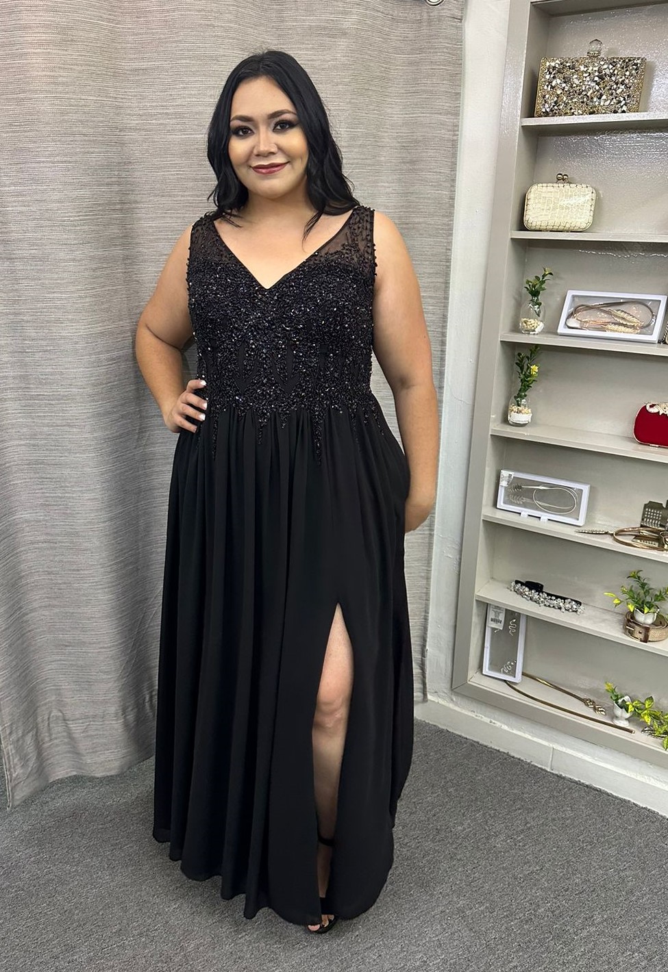 G00864 : Vestido negro princesa bordado en top shifon y abertura : Alquiler/Venta : :: Estacionamiento exclusivo para nuestros clientes. Aceptamos todas las tarjetas de credito y debito. Envoamos a domicilio G00864 : Vestido negro princesa bordado en top shifon y abertura : Alquiler/Venta : :: Estacionamiento exclusivo para nuestros clientes. Aceptamos todas las tarjetas de credito y debito. Envoamos a domicilio